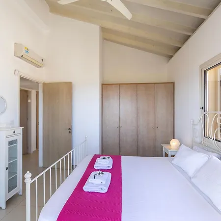 Artisan Seafront 1 וילה פרוטאראס