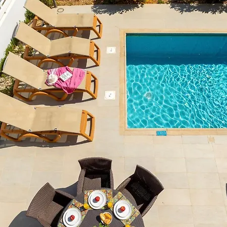 Villa Artisan Seafront 1