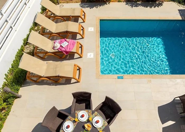 Villa Artisan Seafront 1