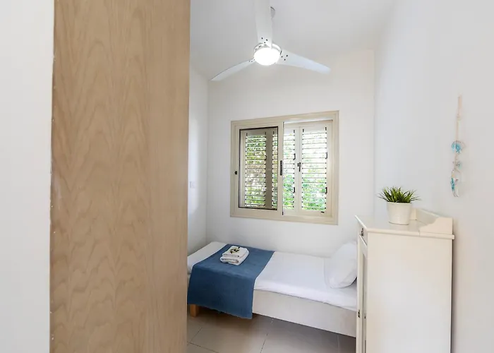 Artisan Seafront 1 *