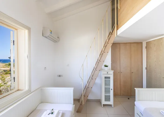 Artisan Seafront 1 Villa *