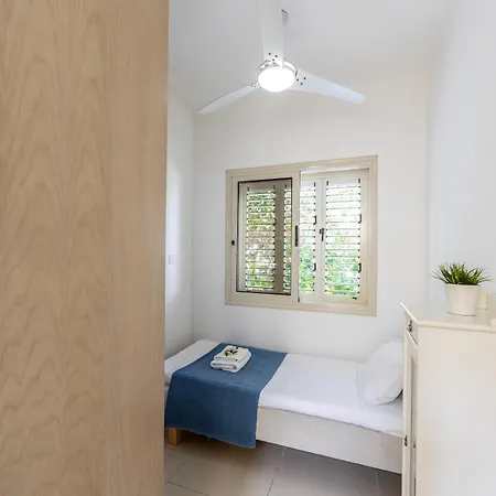 Artisan Seafront 1 *