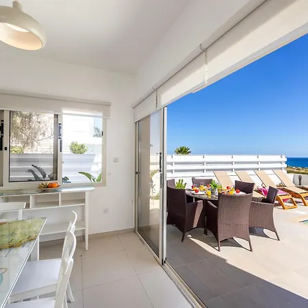 Willa Artisan Seafront 1 *